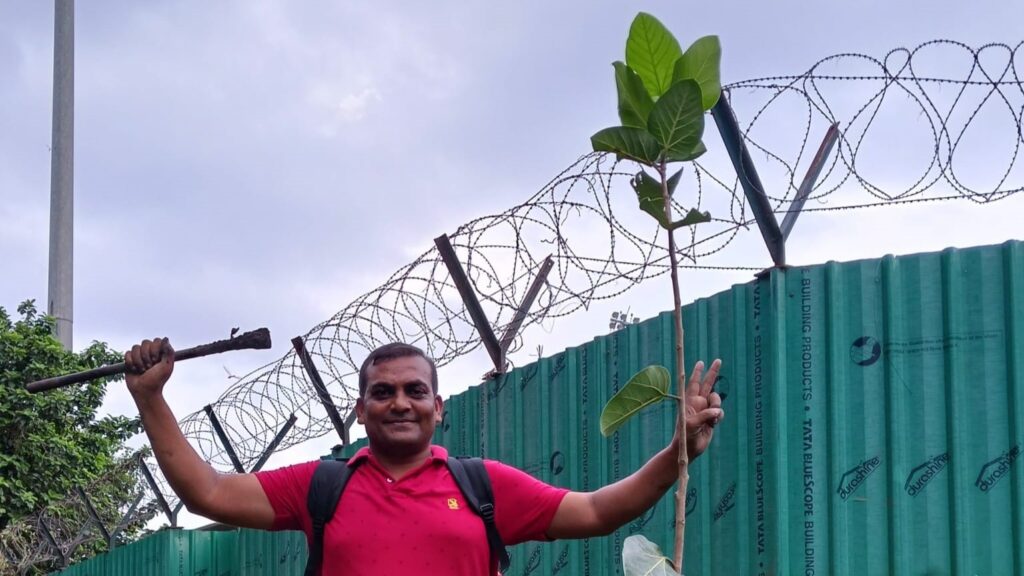 শ্যামল জানা: এক জীবনে পাঁচ হাজার বট গাছ দিয়ে যেতে চান এই পৃথিবীকে